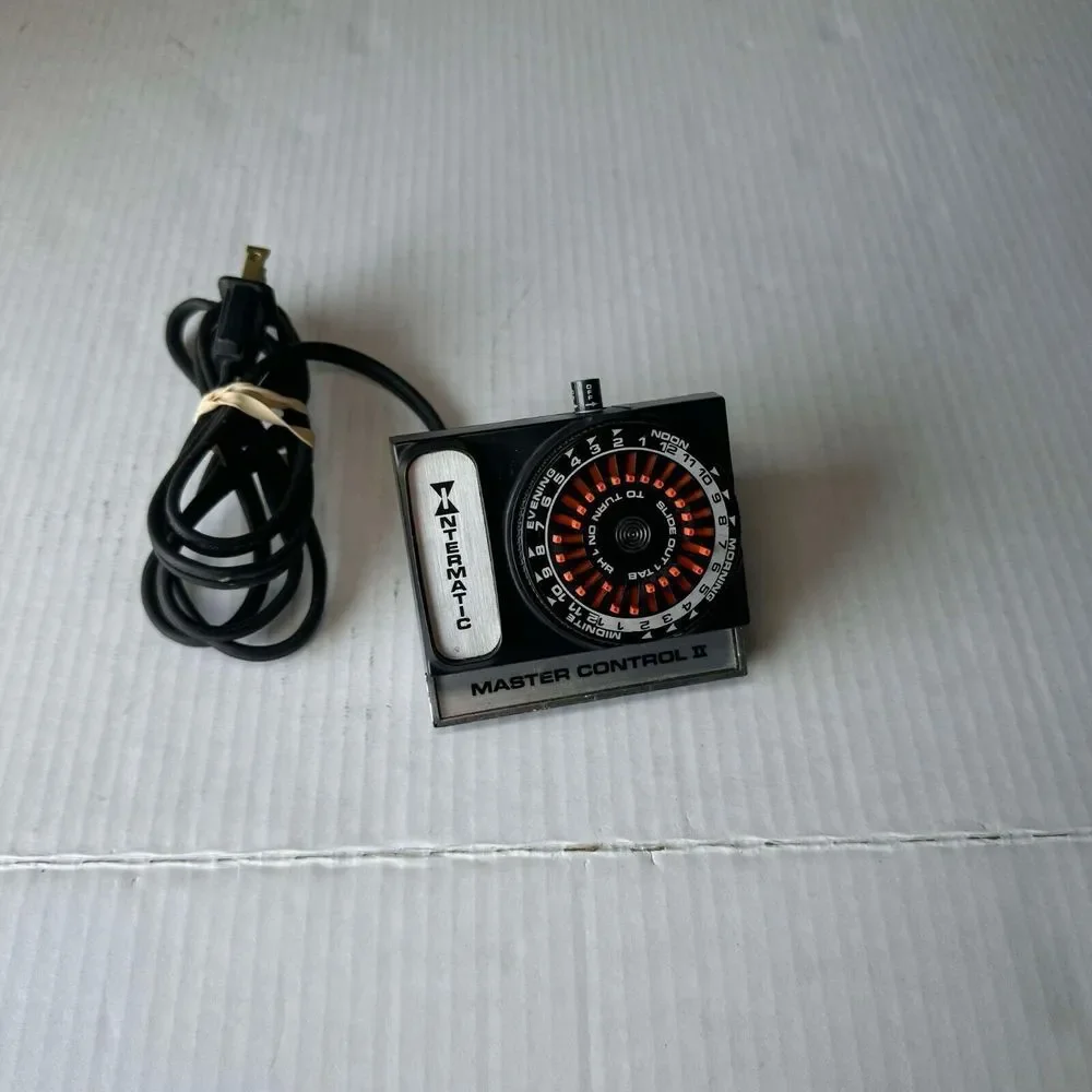 Vintage Intermatic Master Control II 2 Electric 24hr Program Timer Model ED811